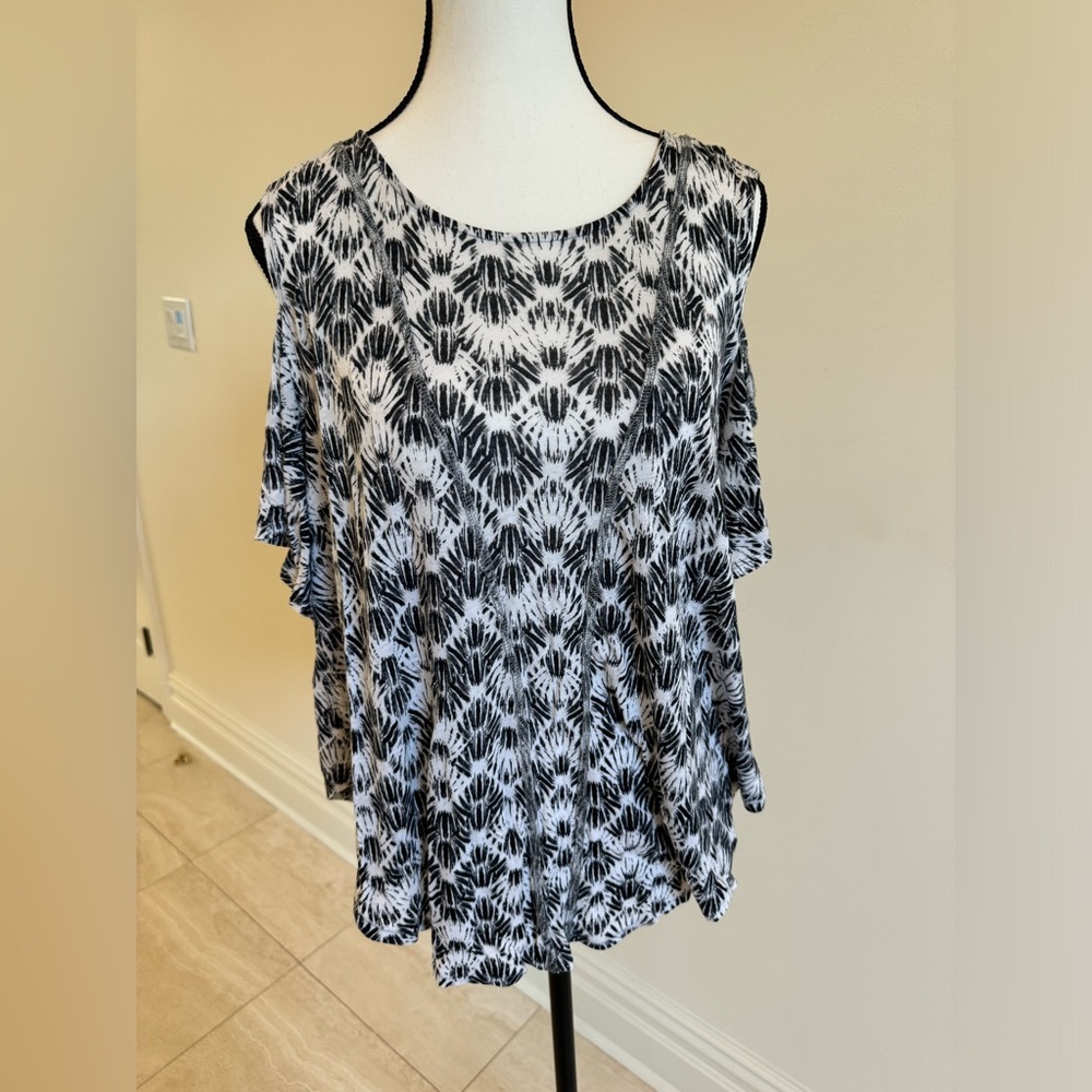 Free People Black and White Cold Shoulder Flowing Tee